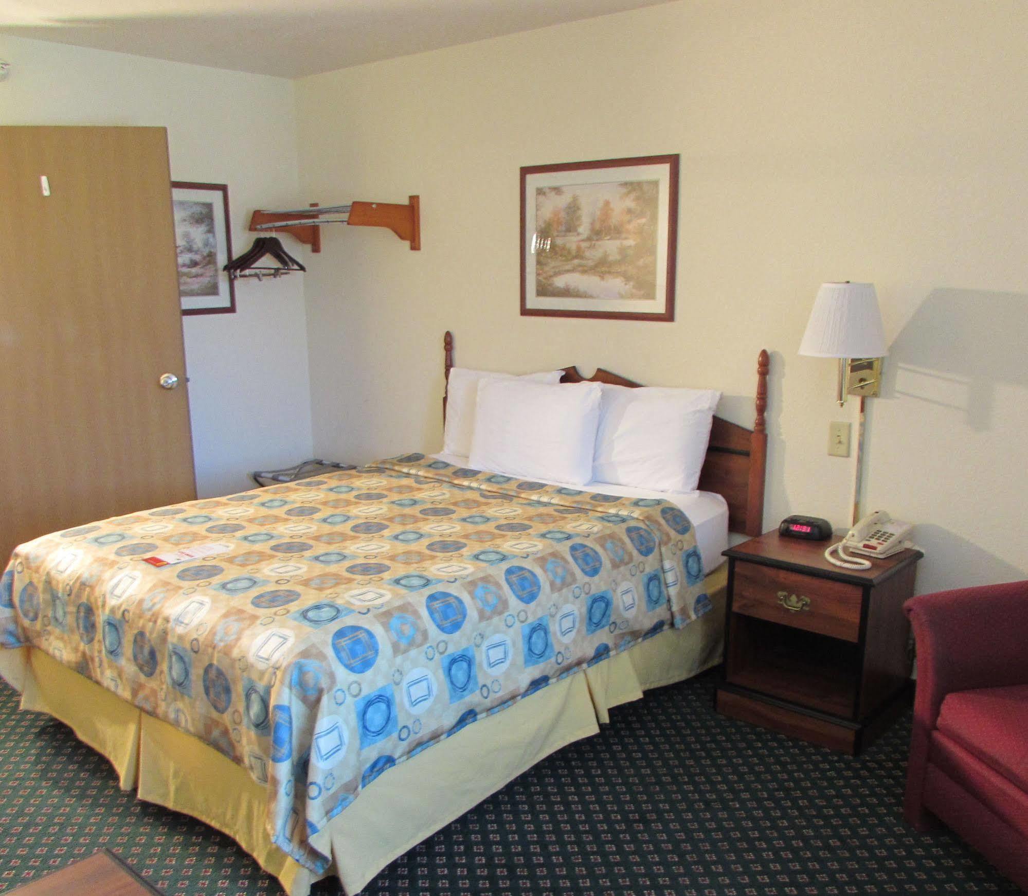 Super 8 By Wyndham Omaha Eppley Airport/carter Carter Lake