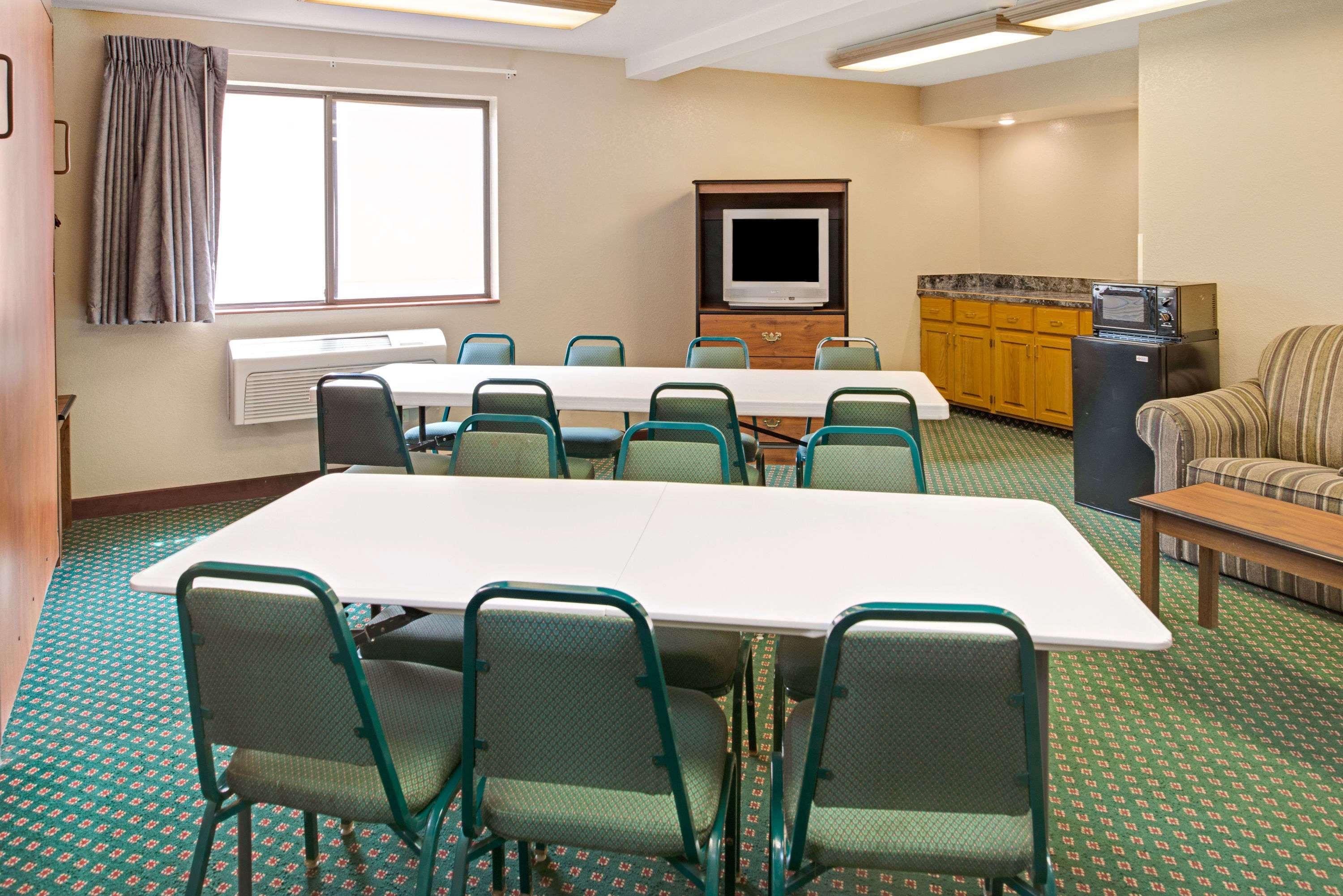 Super 8 By Wyndham Omaha Eppley Airport/carter 3*