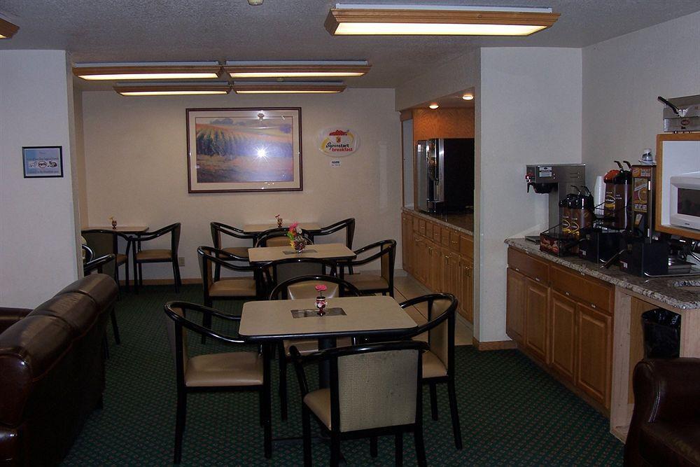 Super 8 By Wyndham Omaha Eppley Airport/carter 3* Carter Lake