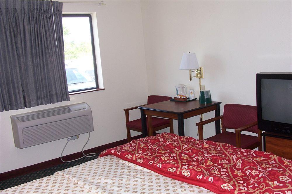 Super 8 By Wyndham Omaha Eppley Airport/carter Hotel Carter Lake