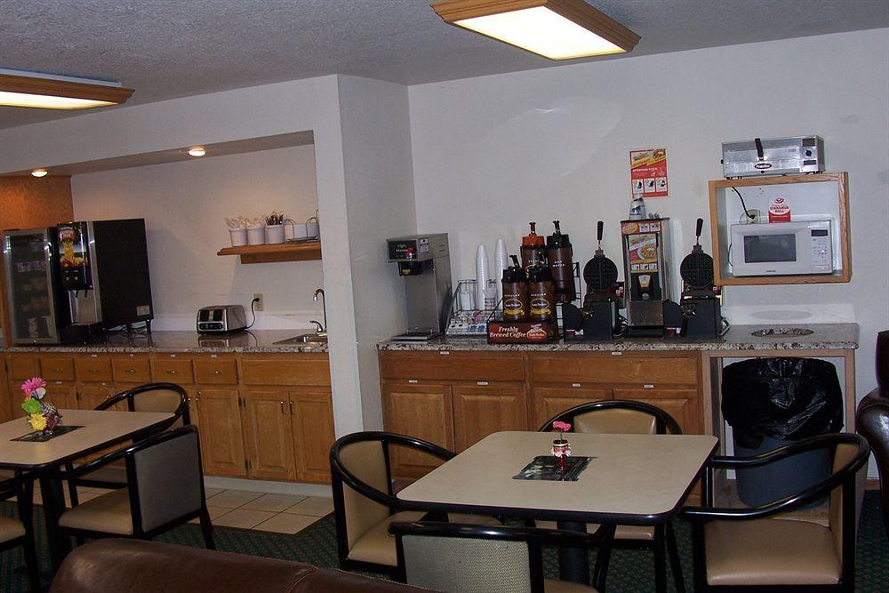 Super 8 By Wyndham Omaha Eppley Airport/carter 3*
