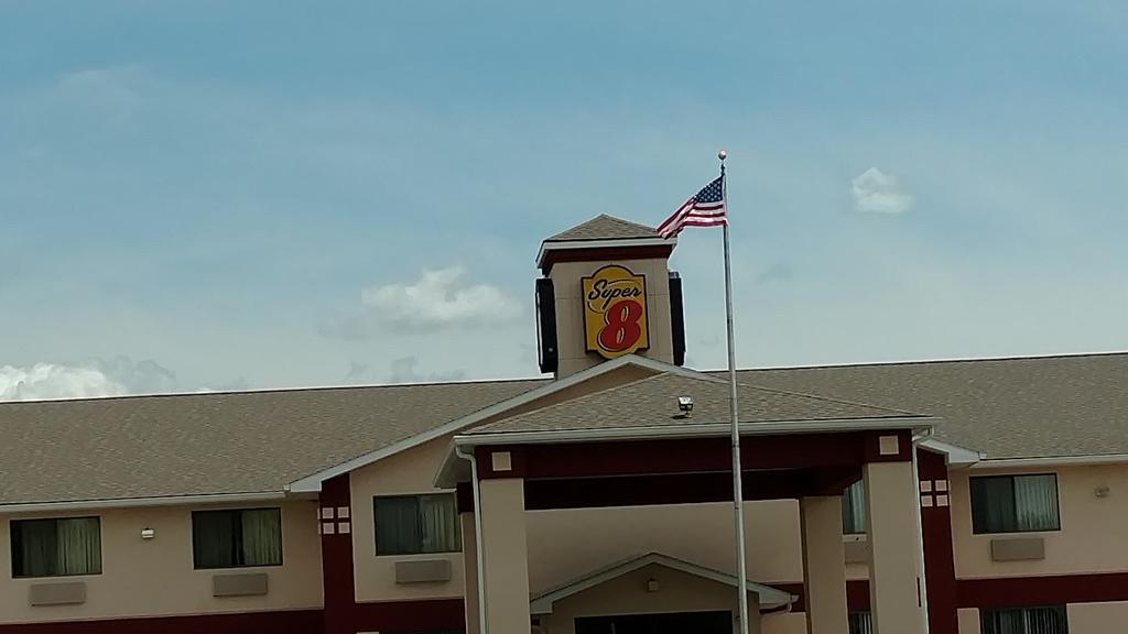 Hotel Super 8 By Wyndham Omaha Eppley Airport/carter 3*