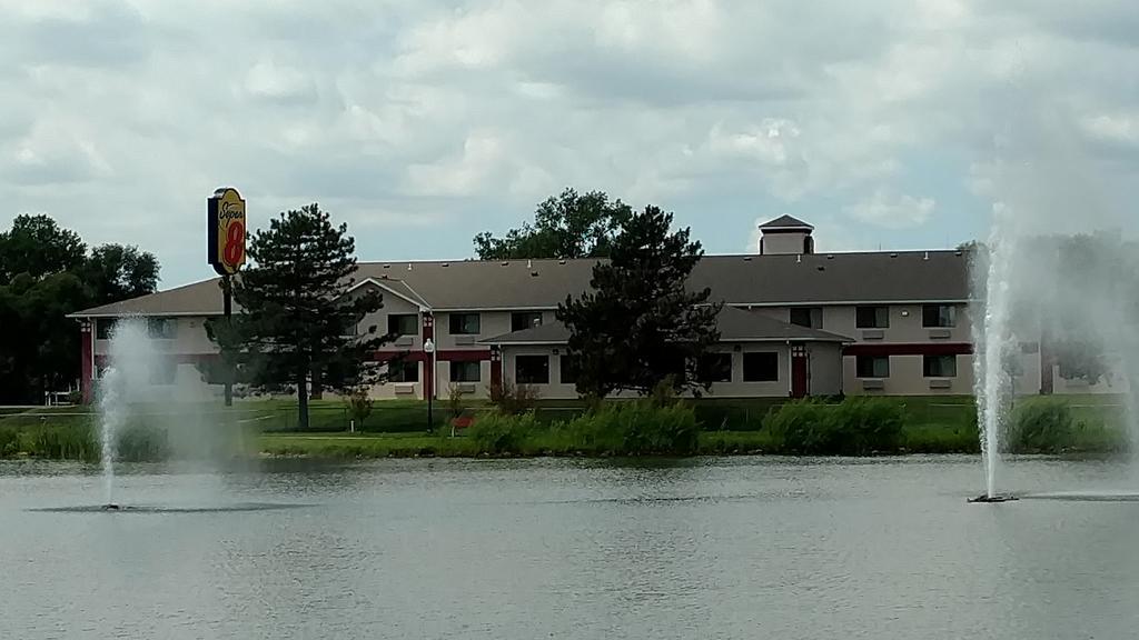 Super 8 By Wyndham Omaha Eppley Airport/carter
