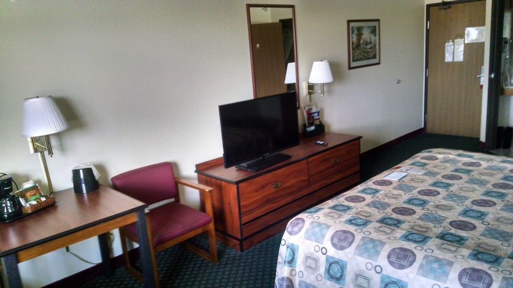 Hotel Super 8 By Wyndham Omaha Eppley Airport/carter 3*