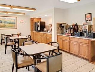 Super 8 By Wyndham Omaha Eppley Airport/carter 3* Carter Lake