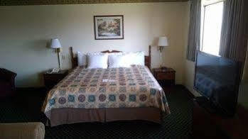 Hotel Super 8 By Wyndham Omaha Eppley Airport/carter 3*