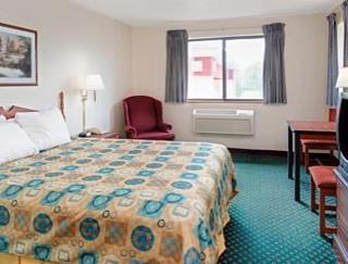 Super 8 By Wyndham Omaha Eppley Airport/carter Carter Lake