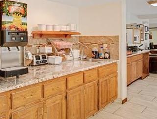 Hotel Super 8 By Wyndham Omaha Eppley Airport/carter 3*