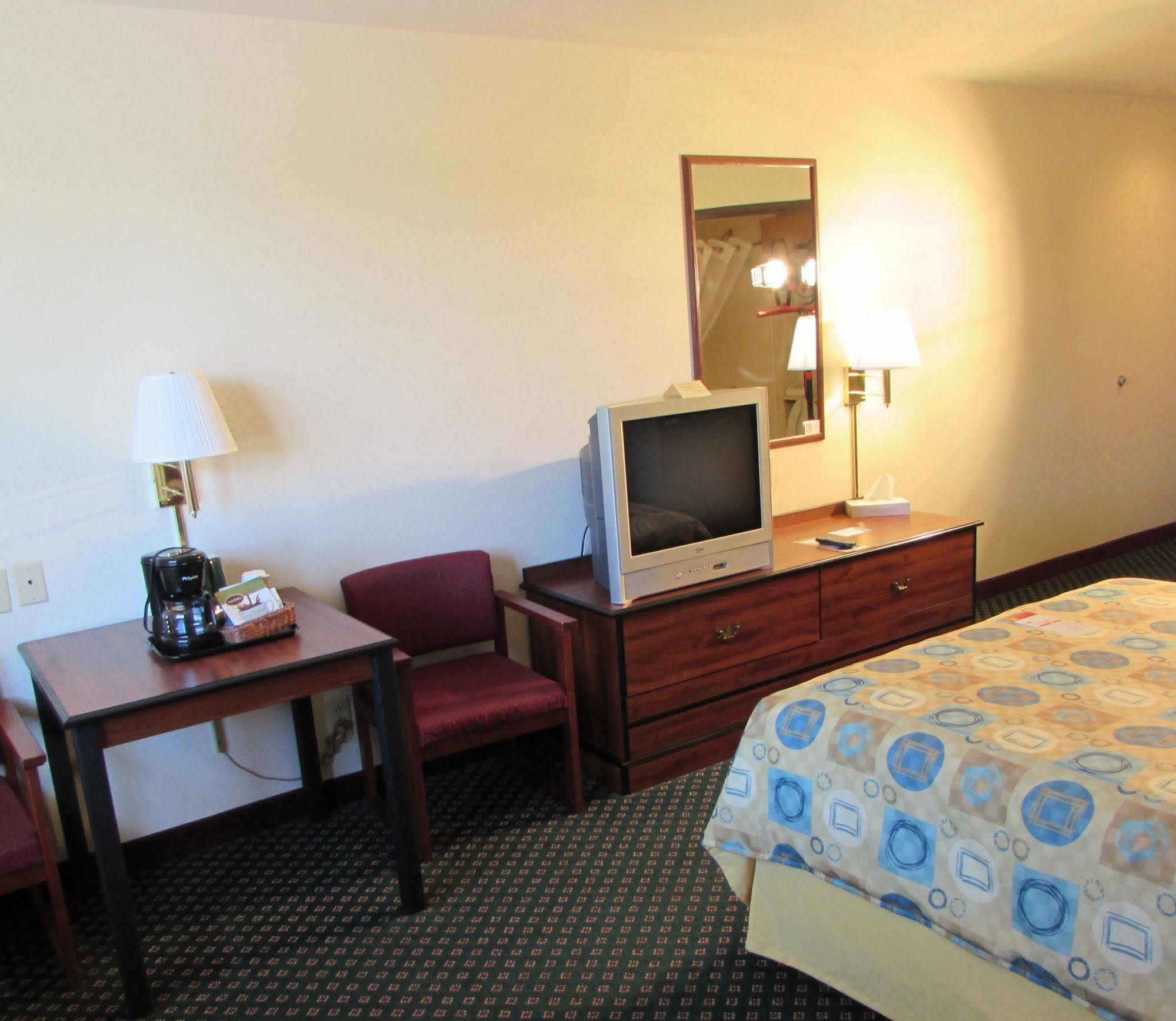 Super 8 By Wyndham Omaha Eppley Airport/carter Hotel 3*