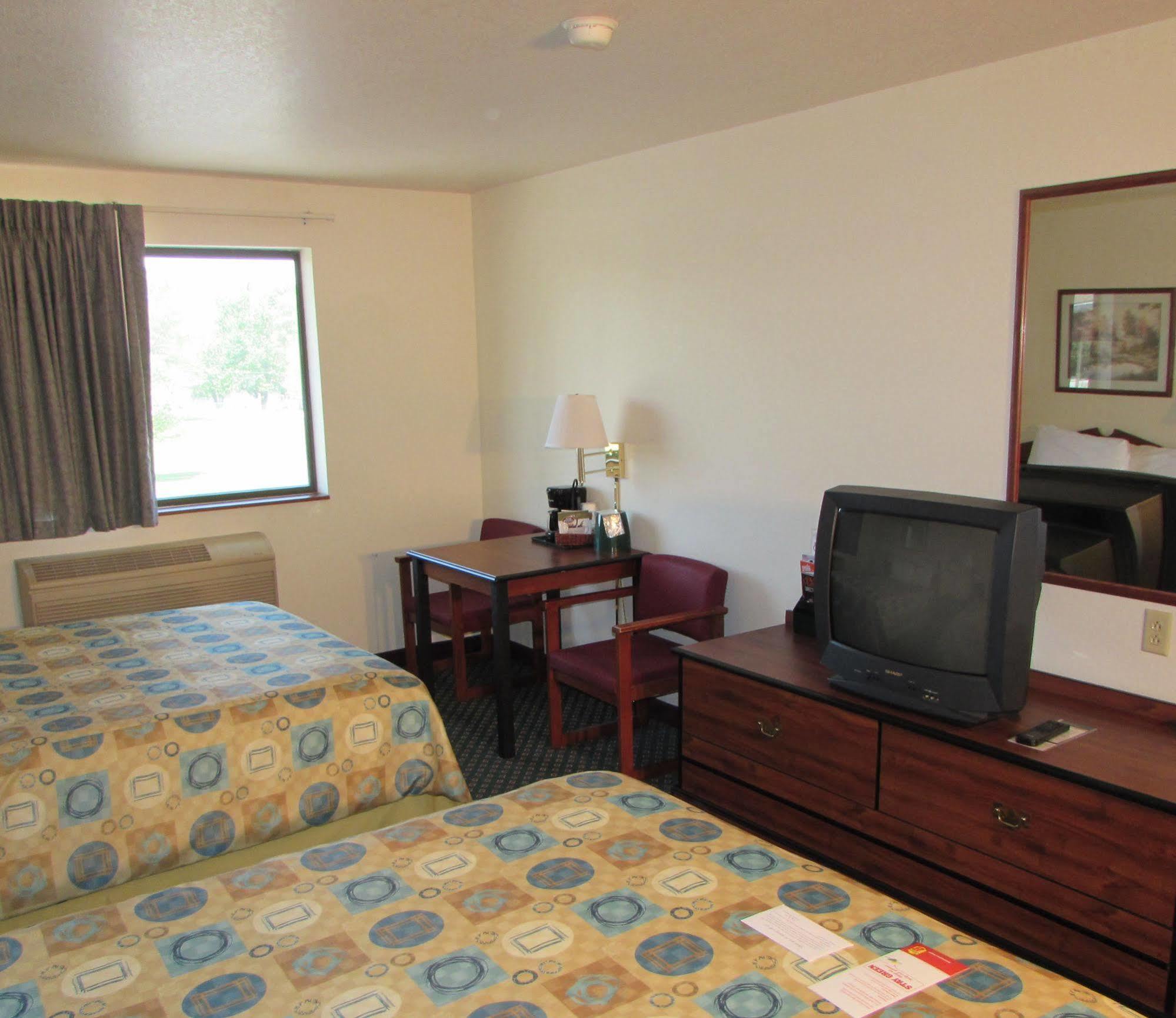Super 8 By Wyndham Omaha Eppley Airport/carter Hotel Carter Lake