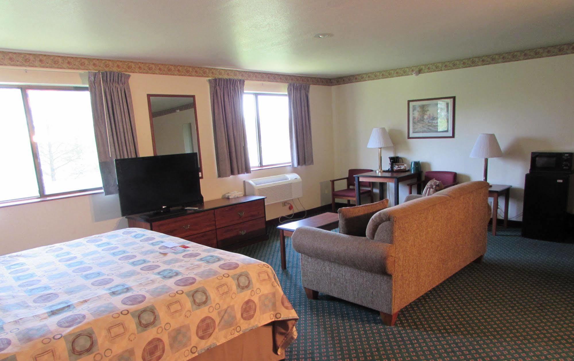 Super 8 By Wyndham Omaha Eppley Airport/carter Hotel 3*