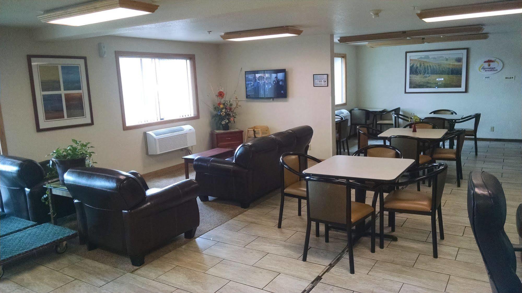 Super 8 By Wyndham Omaha Eppley Airport/carter