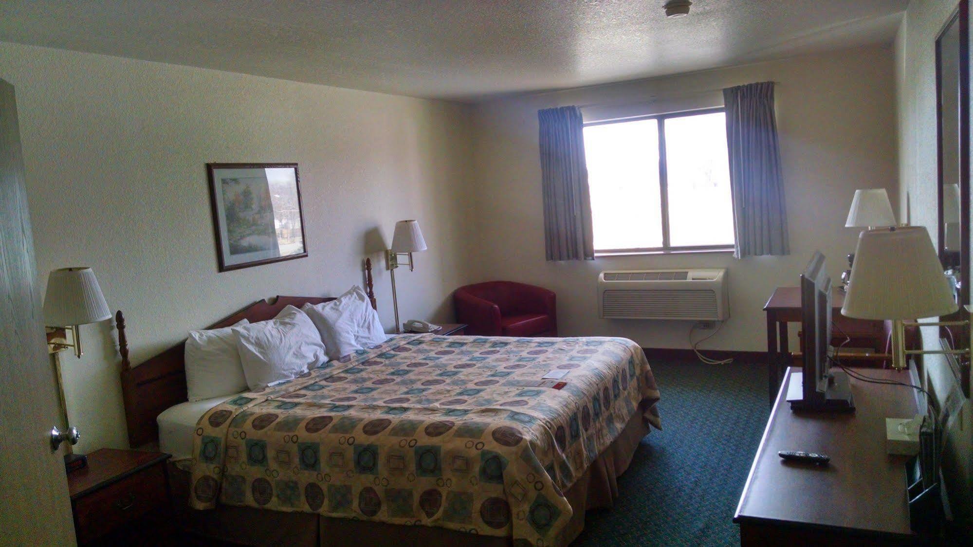 Hotel Super 8 By Wyndham Omaha Eppley Airport/carter 3*