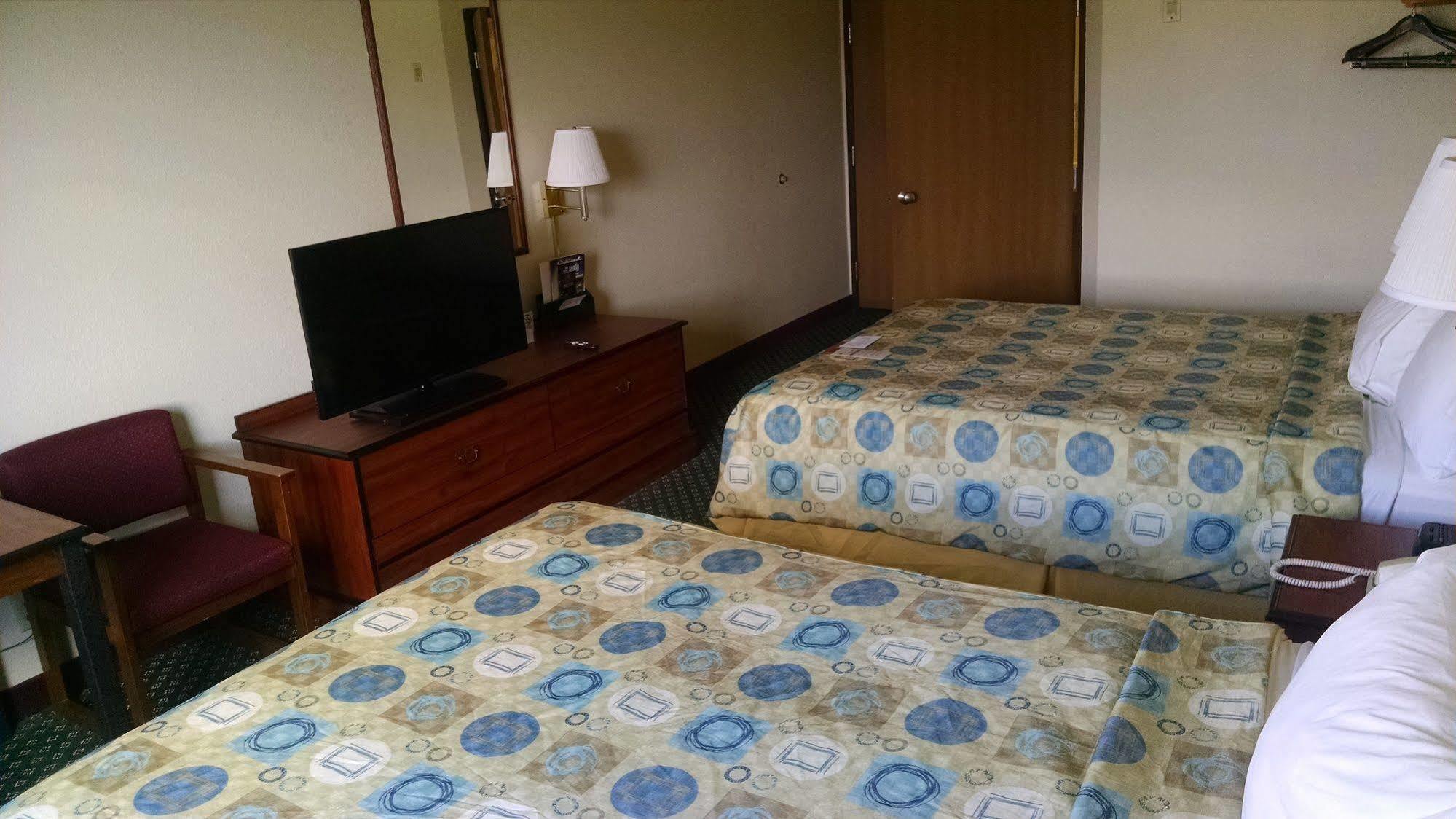 Hotel Super 8 By Wyndham Omaha Eppley Airport/carter 3*