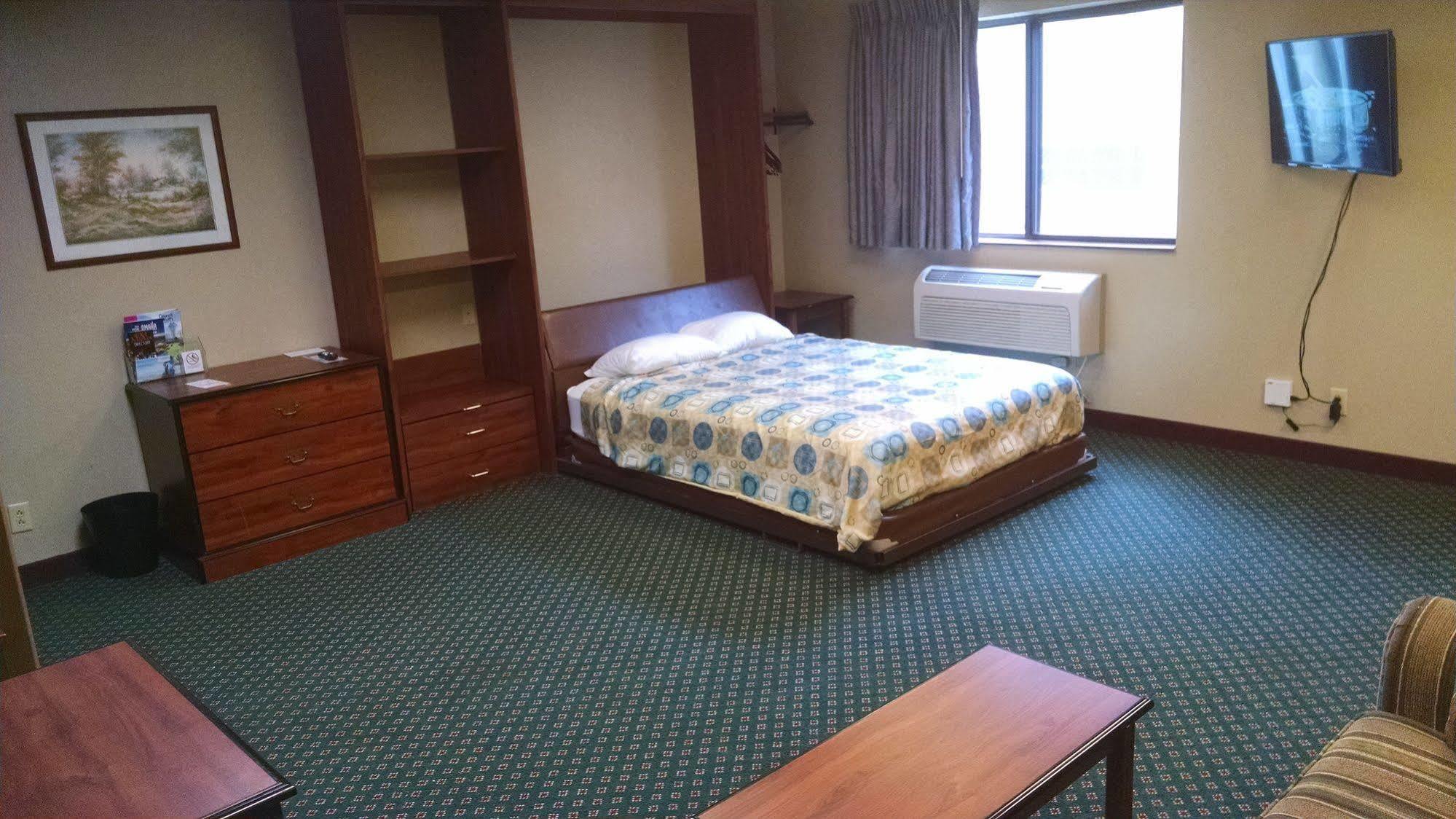 Super 8 By Wyndham Omaha Eppley Airport/carter